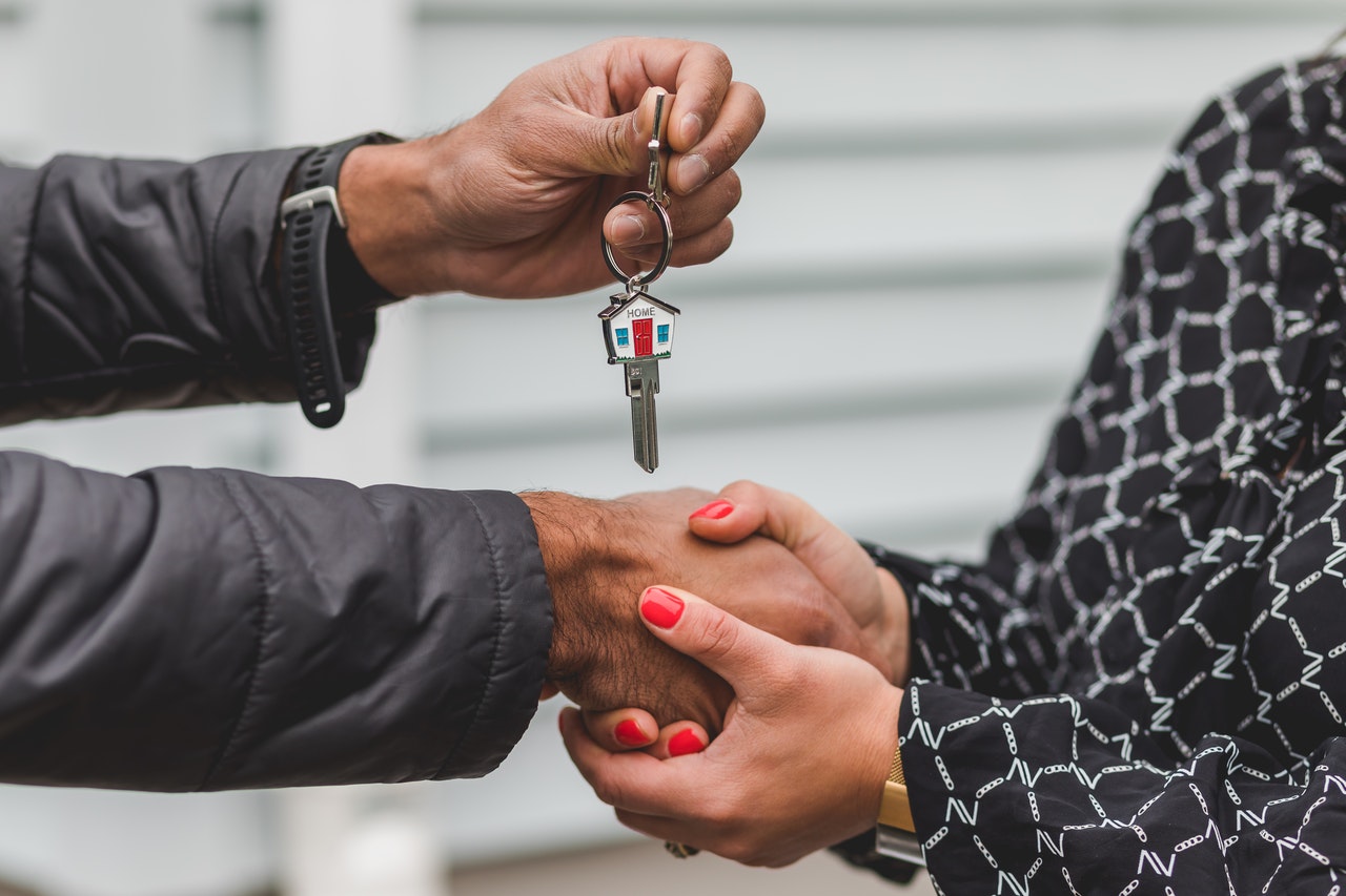 how much do real estate agents make